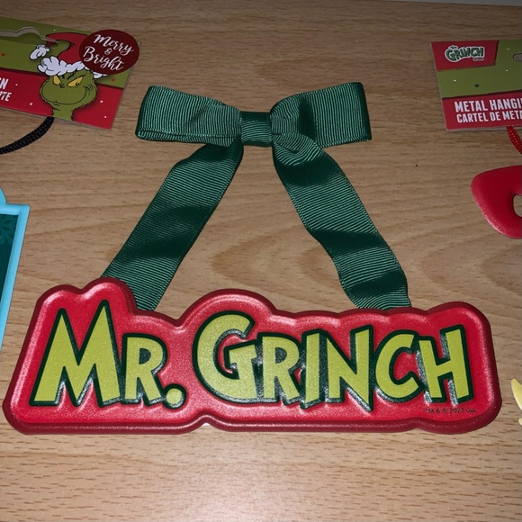 Dr. Seuss The Grinch Metal Wall Hanging Sign Bundle - Picture 5 of 10